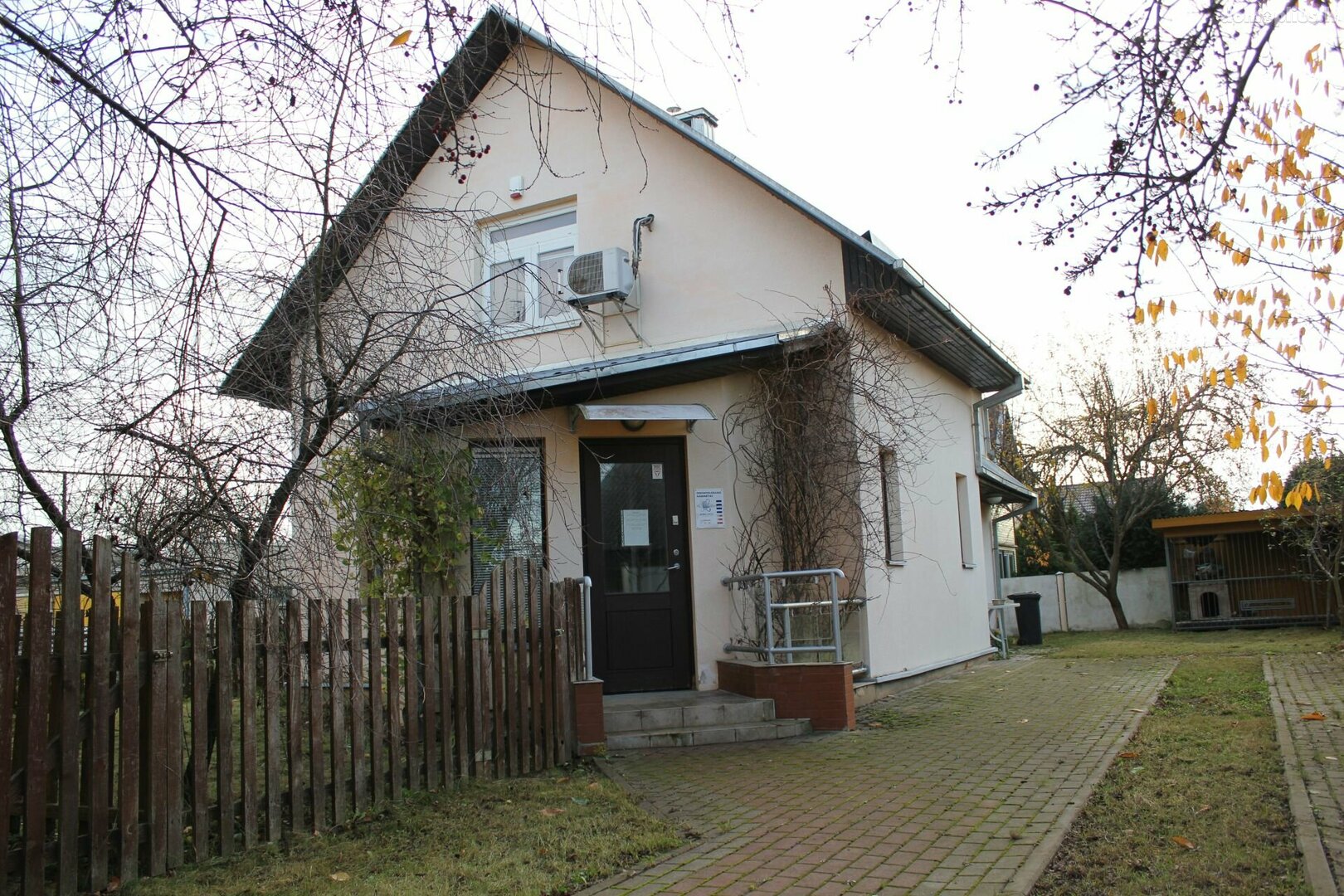 Parduodamas puse namo su Odontologijos klinika Panevėžio miesto centre