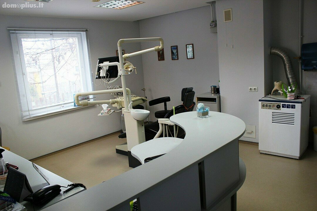 Parduodamas puse namo su Odontologijos klinika Panevėžio miesto centre