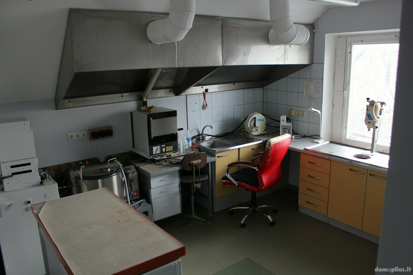 Parduodamas puse namo su Odontologijos klinika Panevėžio miesto centre