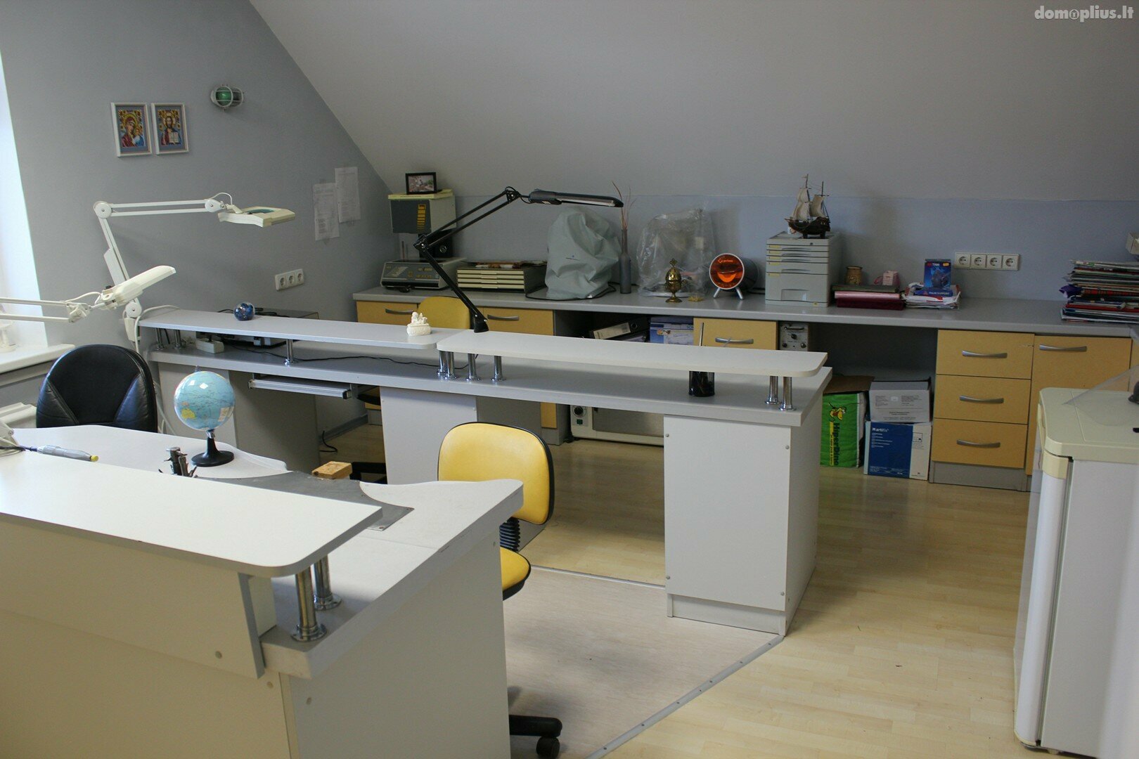 Parduodamas puse namo su Odontologijos klinika Panevėžio miesto centre