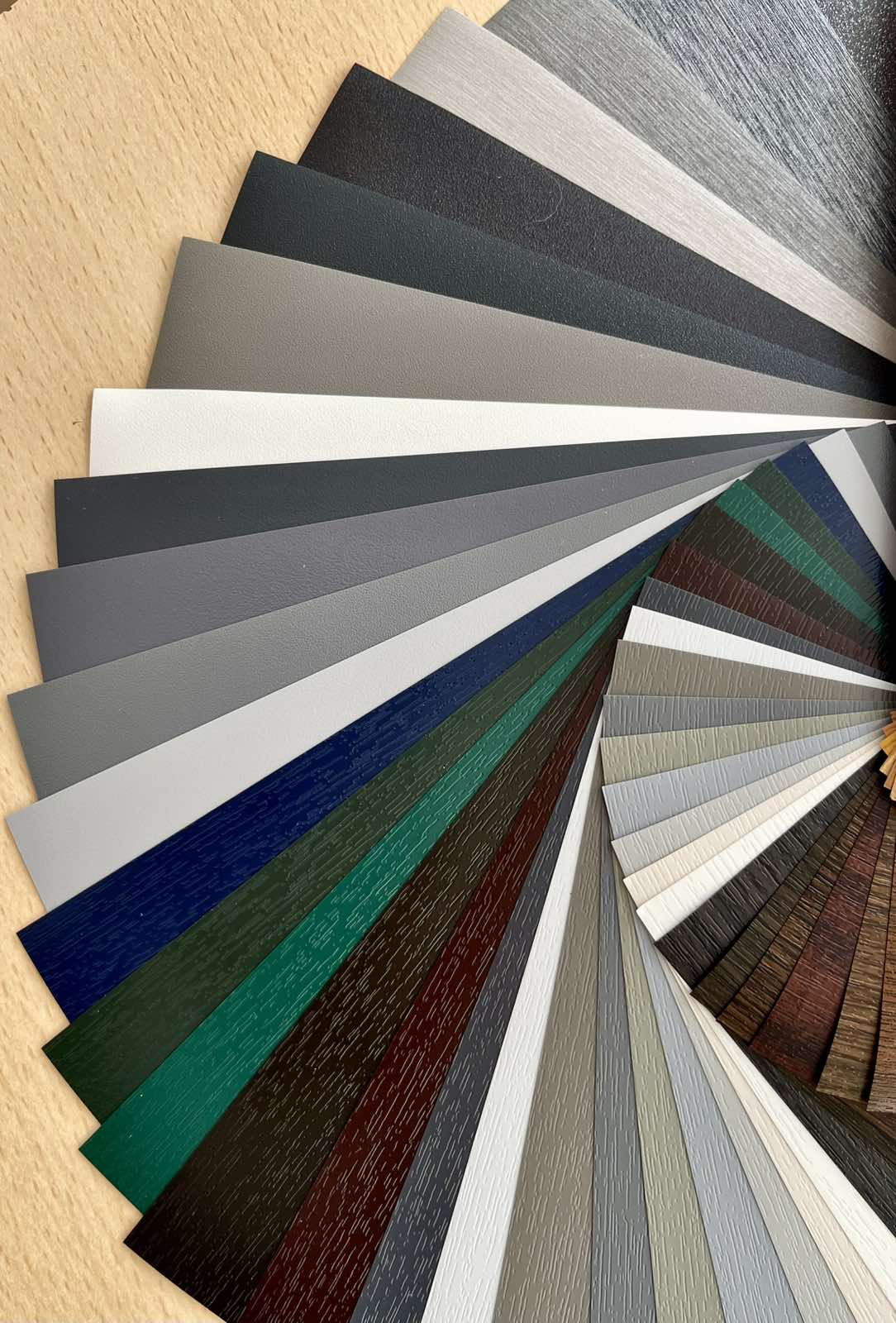 Patikimi ir stilingi langai jūsų namams!