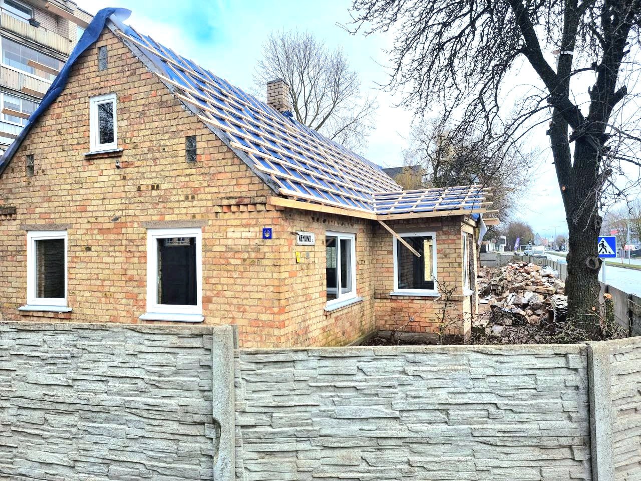 Parduodamas komercinis namas