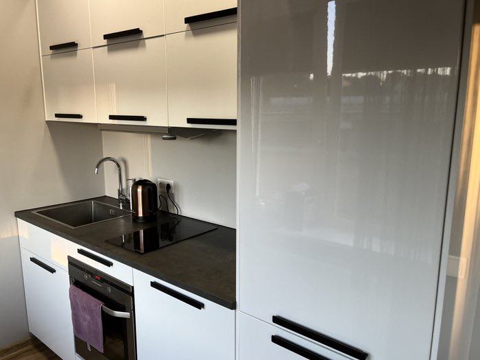 Miesto centrinėje dalyje butas su atskiru įėjimu