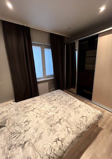 Miesto centrinėje dalyje butas su atskiru įėjimu