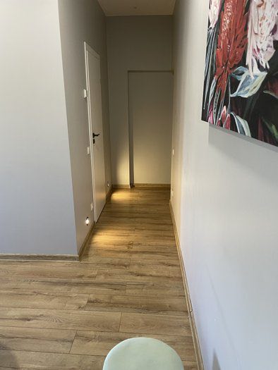 Miesto centrinėje dalyje butas su atskiru įėjimu