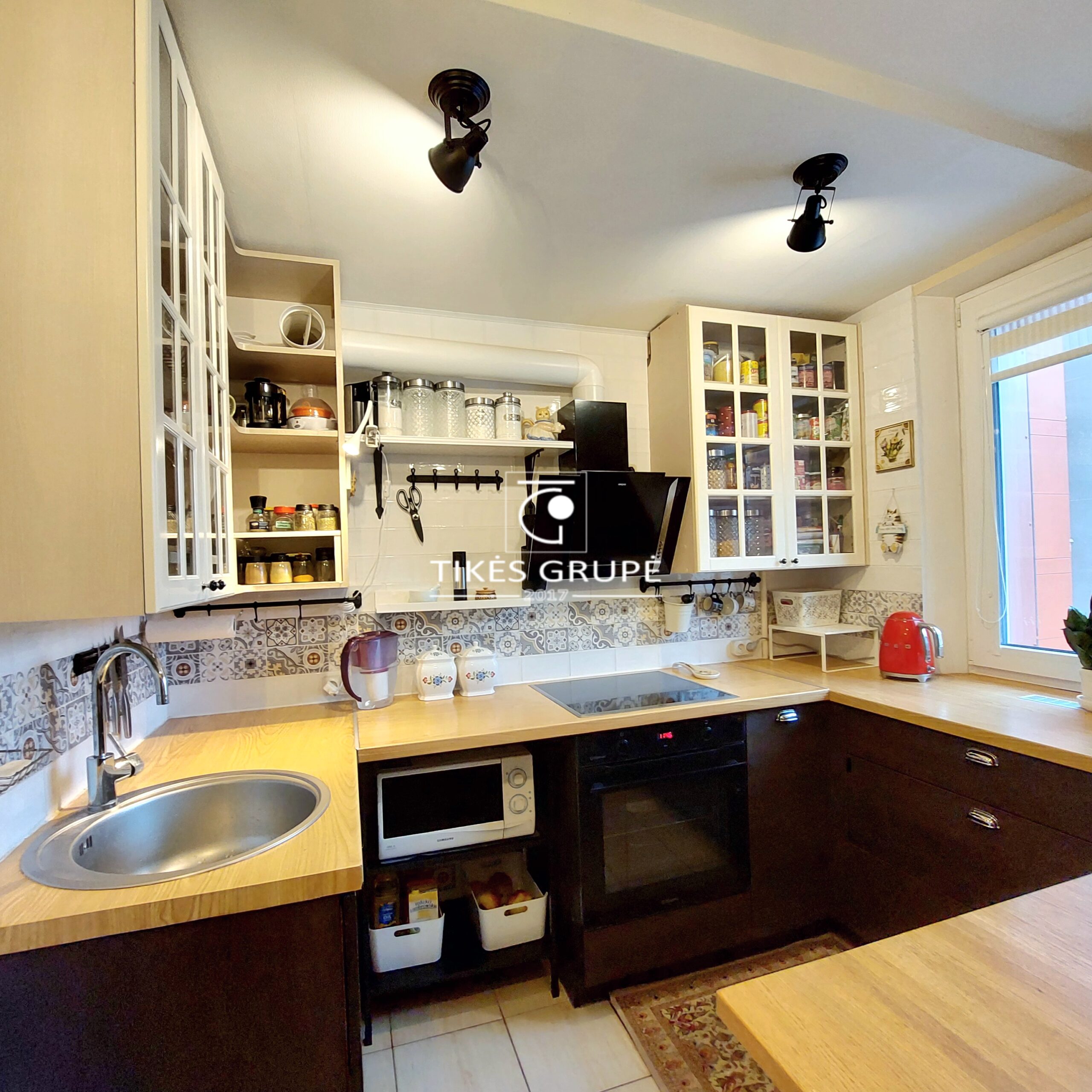 Parduodamas renovuotame name puikus 2 kambarių butas