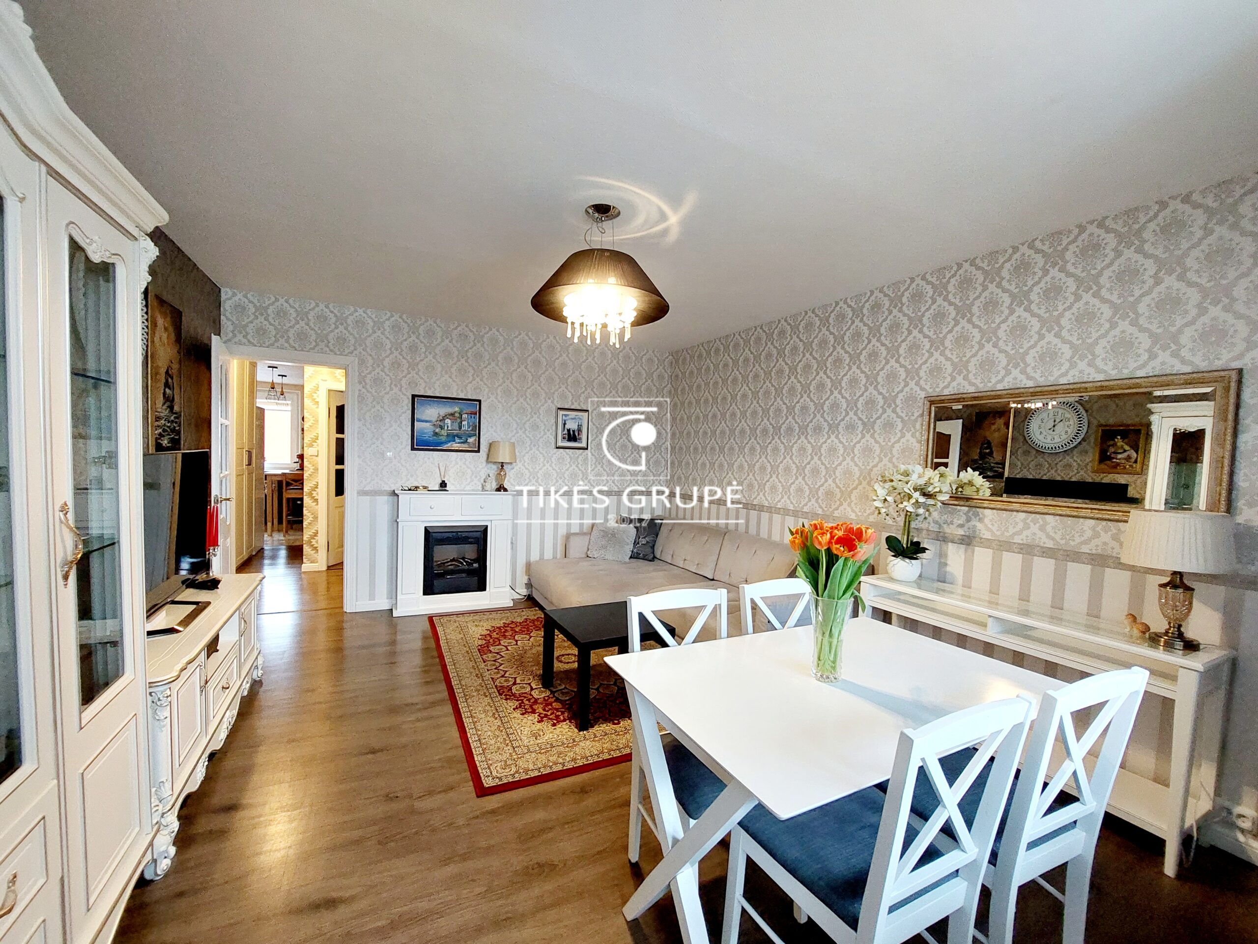 Parduodamas renovuotame name puikus 2 kambarių butas