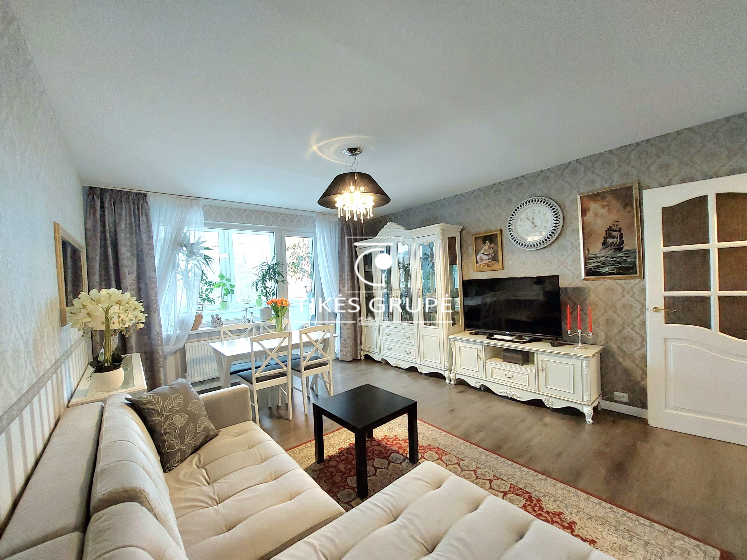 Parduodamas renovuotame name puikus 2 kambarių butas