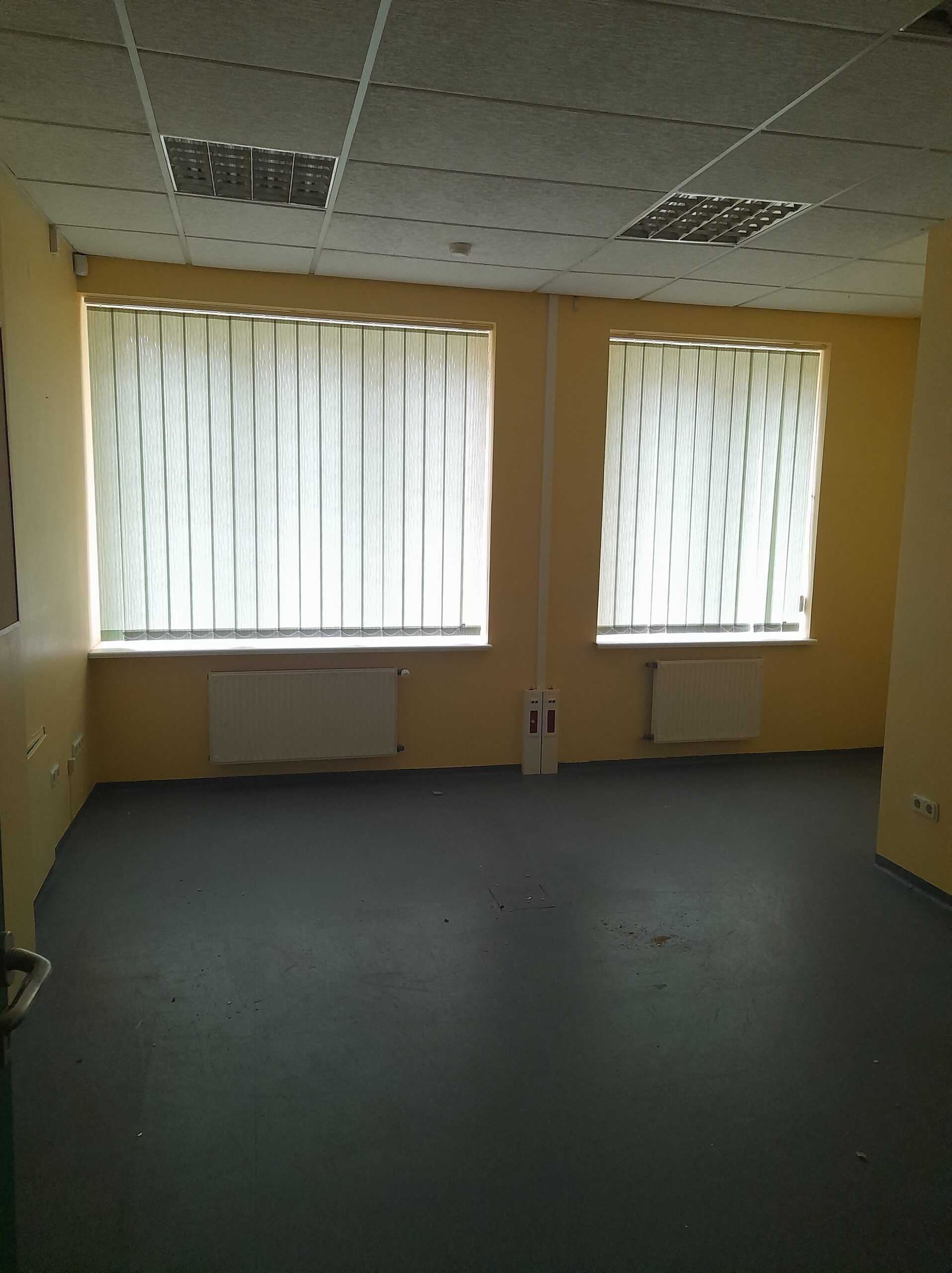 Išnuomojamos 35 kv.m, administracinės patalpos Klaipėdos centre Vytauto g.