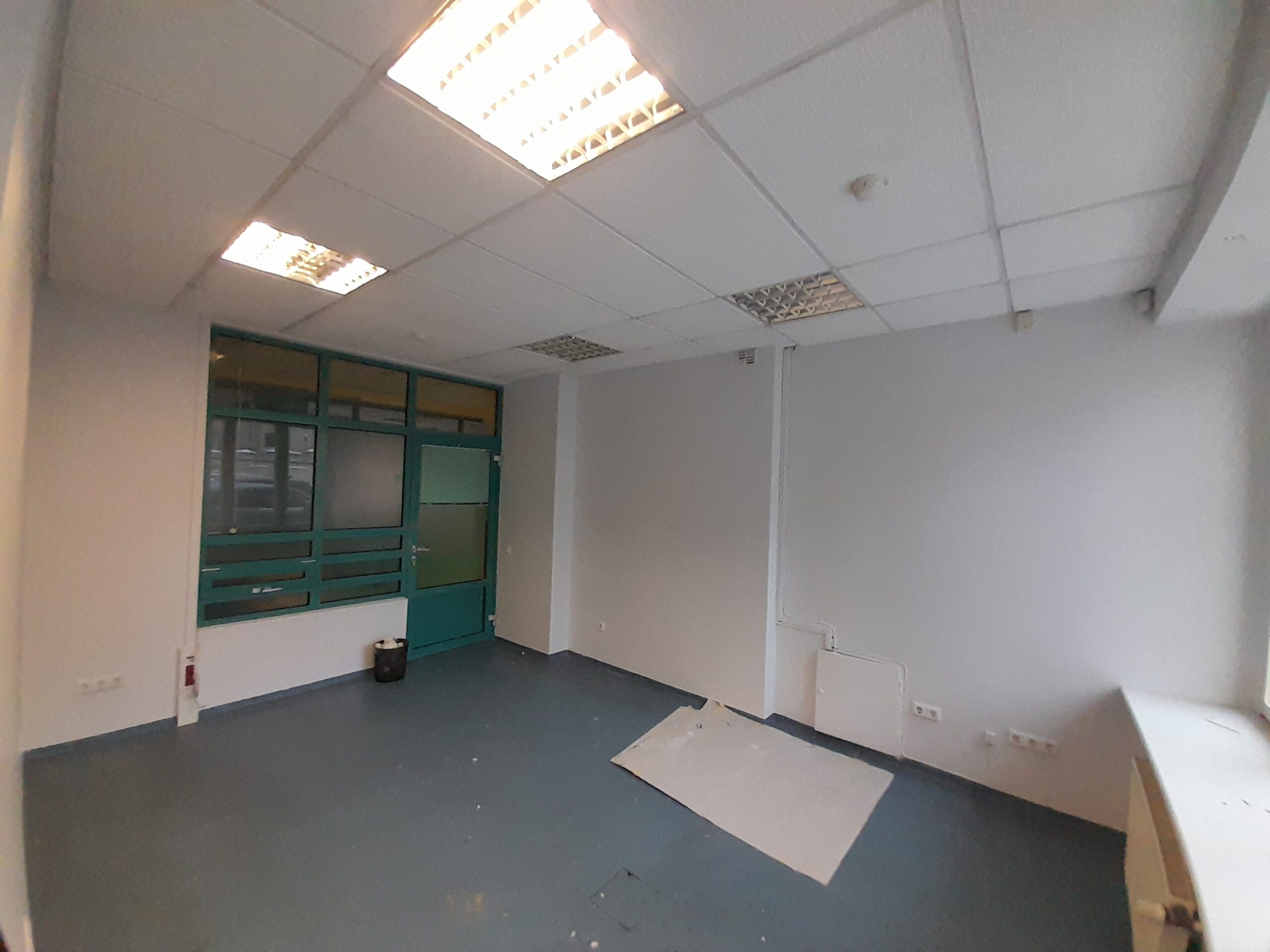 Išnuomojamos Administracinės patalpos centre Vytauto g. 24 ir 24A Klaipėdoje. Plotai nuo 12 kv.m. iki 100 kv.m.