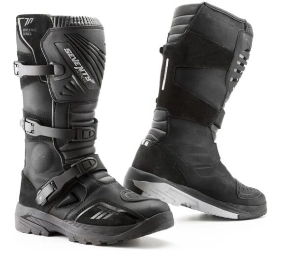 Seventy aukšti motociklisto batai