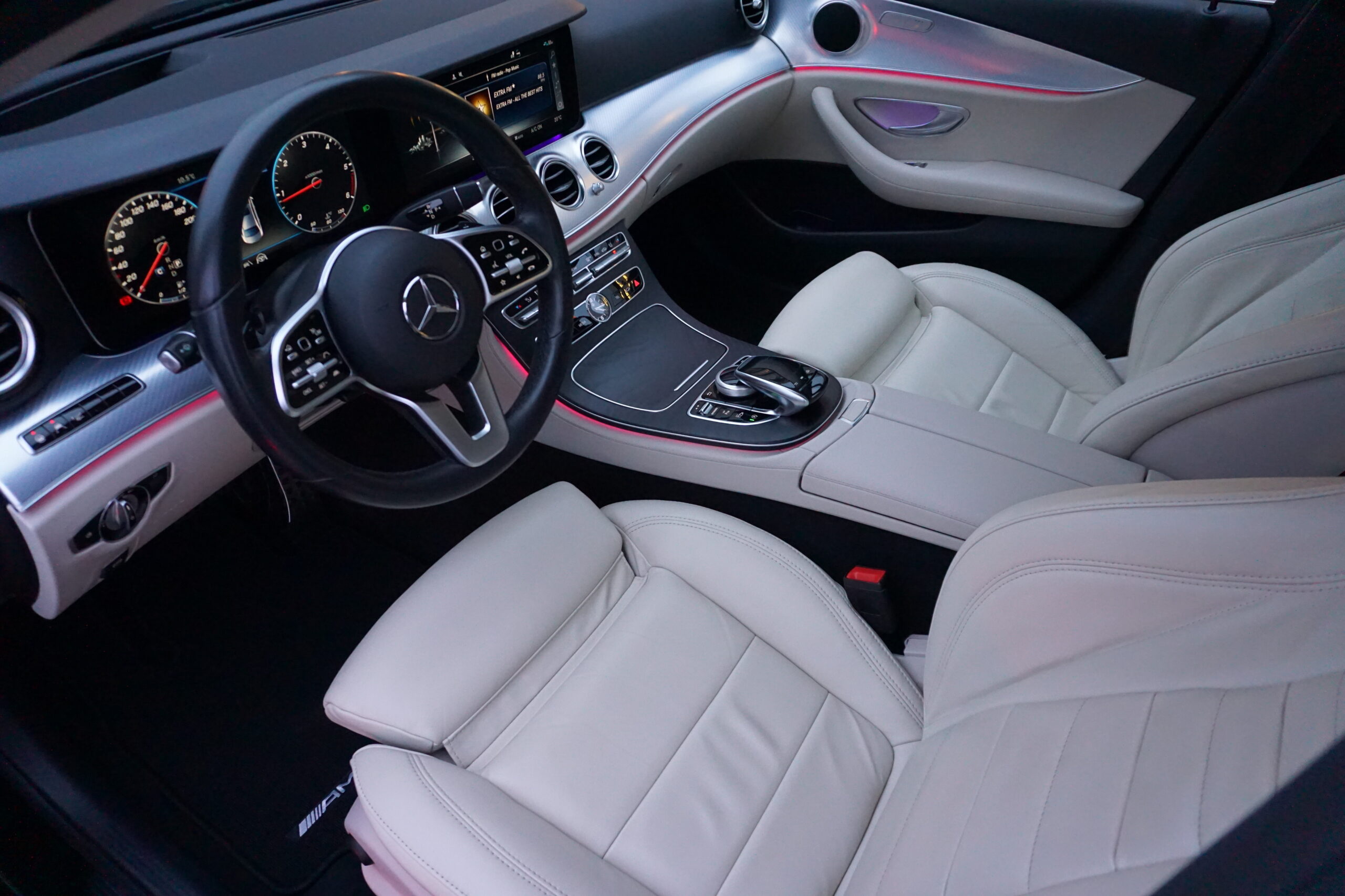 Mercedes-Benz E-Class automobilio nuoma su vairuotoju – verslo ir privatiems klientams