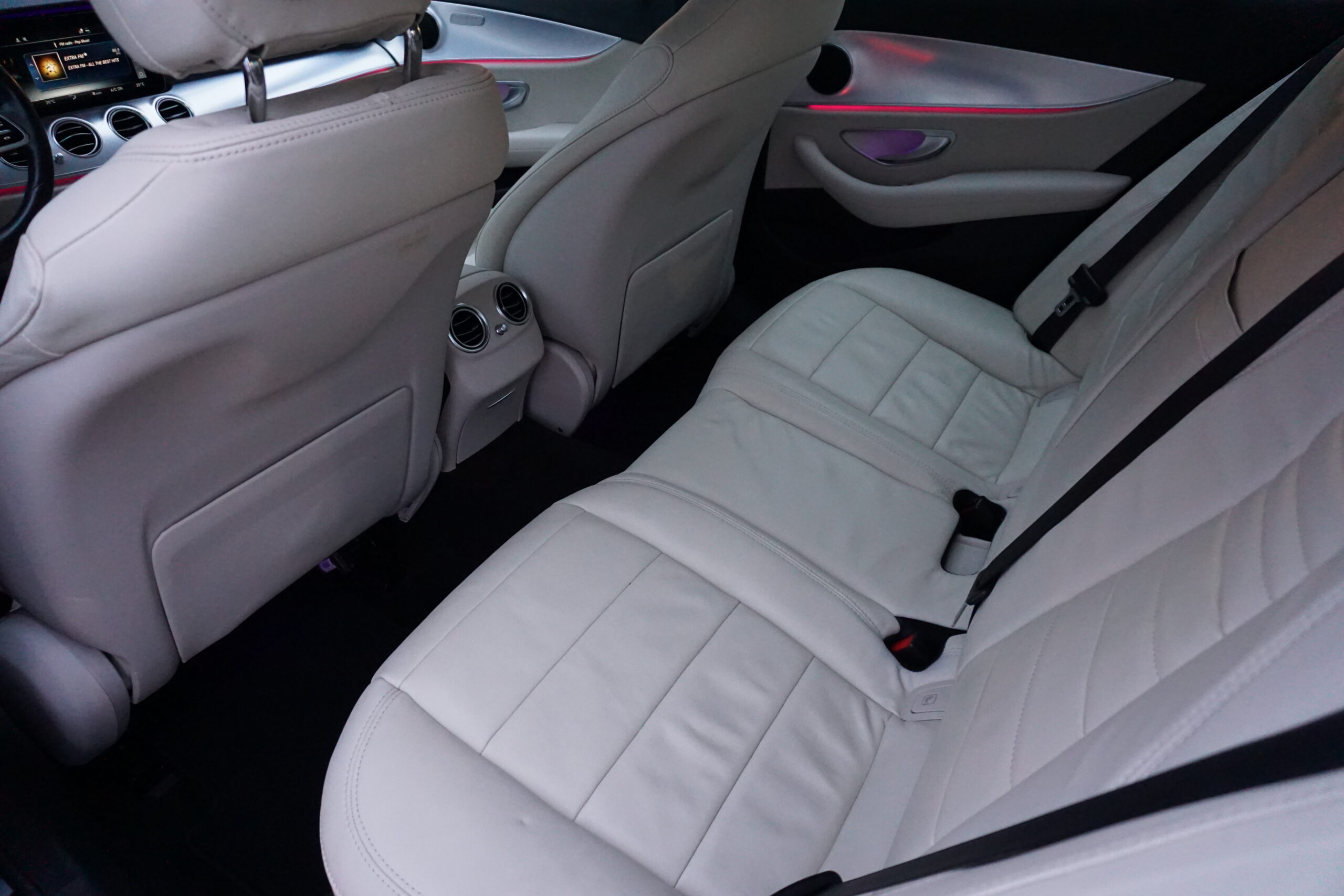 Mercedes-Benz E-Class automobilio nuoma su vairuotoju – verslo ir privatiems klientams