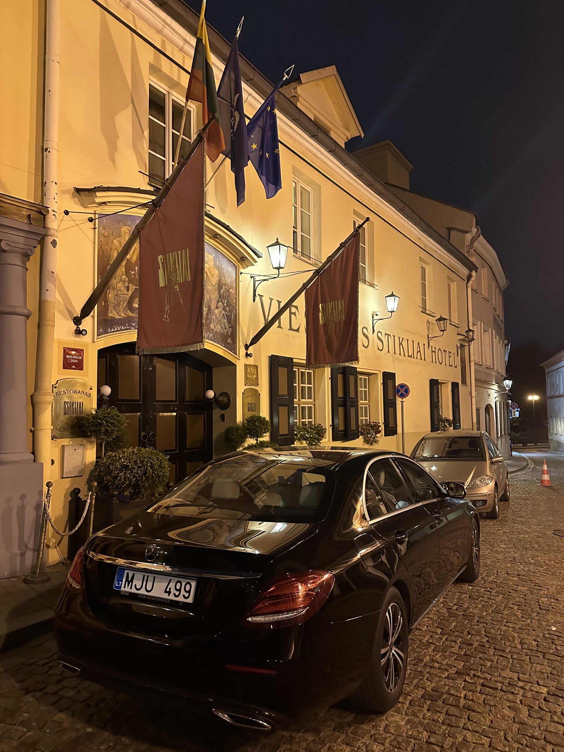 Mercedes-Benz E-Class automobilio nuoma su vairuotoju – verslo ir privatiems klientams