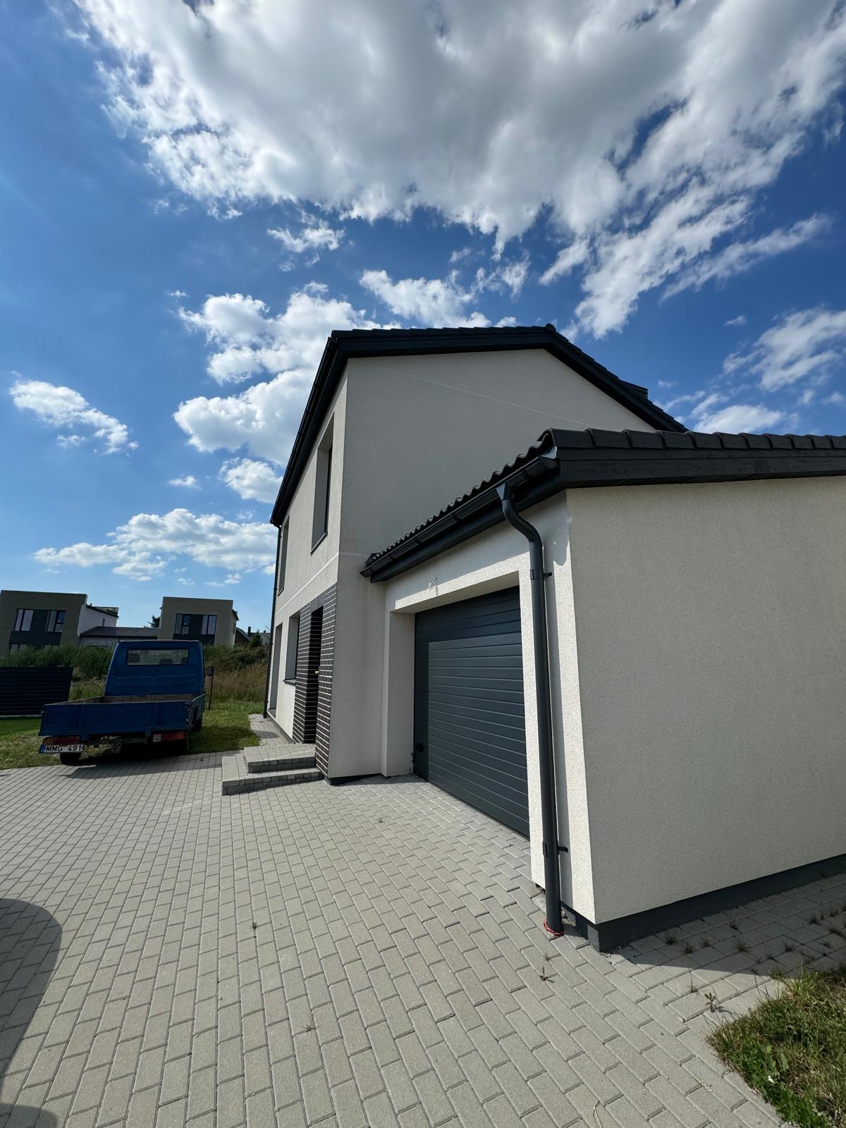 Parduodamas Jakuose šiuolaikiškas A+ klasės, Klaipėdos r.