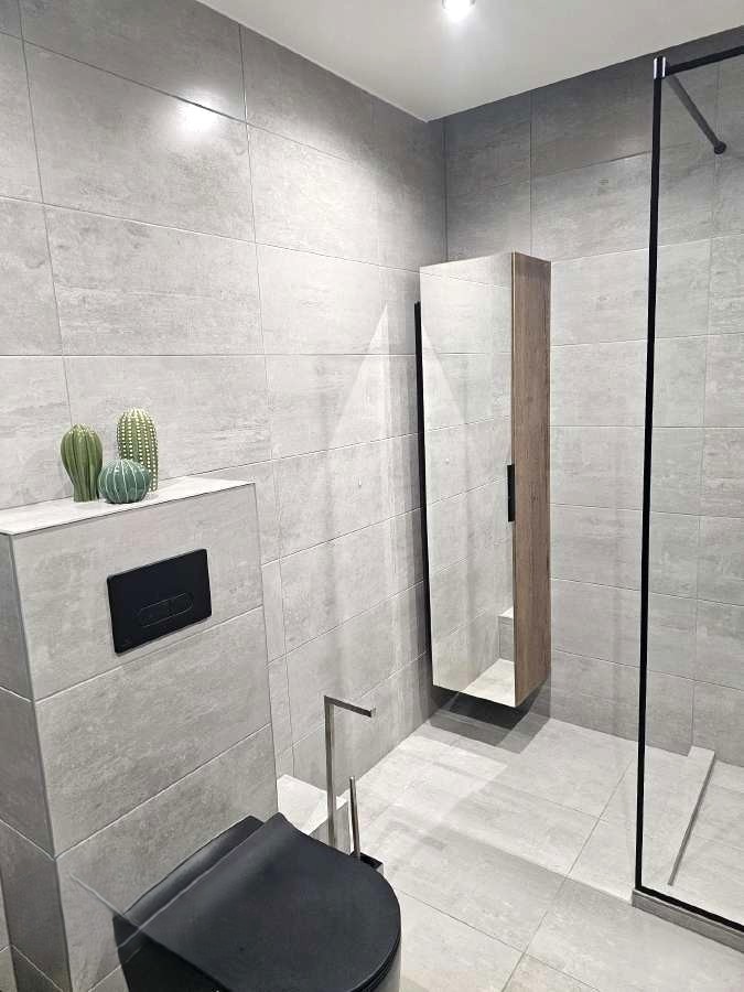 Pačiame Klaipėdos miesto centre parduodamas įrengtas butas su požeminio parkavimo vieta.