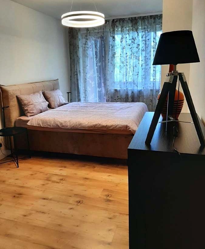 Pačiame Klaipėdos miesto centre parduodamas įrengtas butas su požeminio parkavimo vieta.