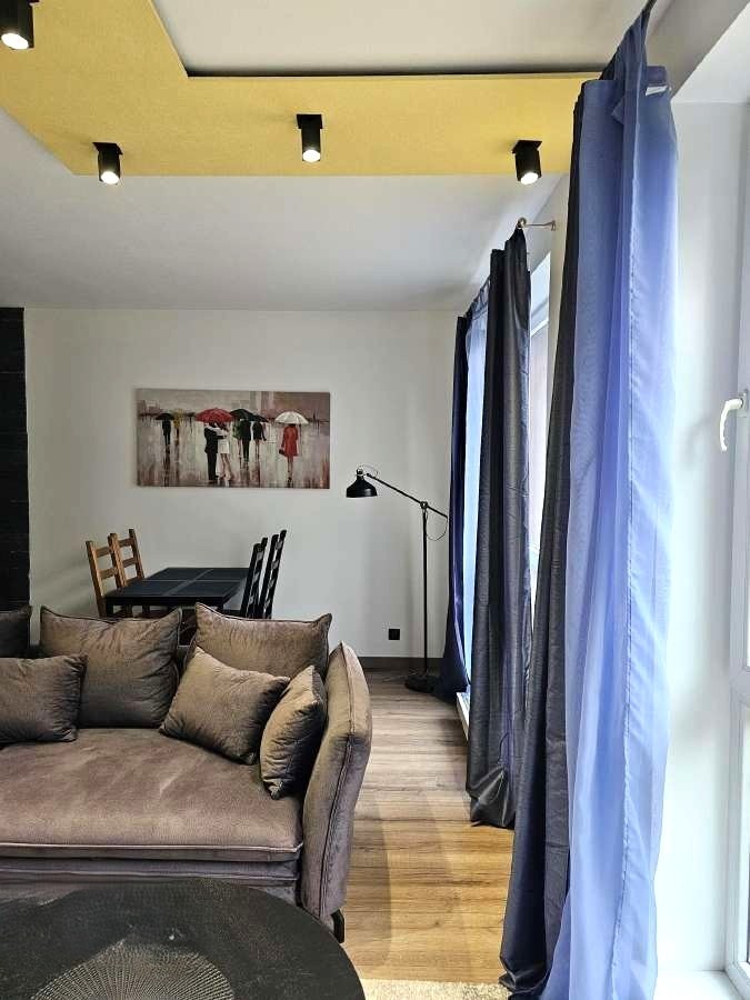 Pačiame Klaipėdos miesto centre parduodamas įrengtas butas su požeminio parkavimo vieta.