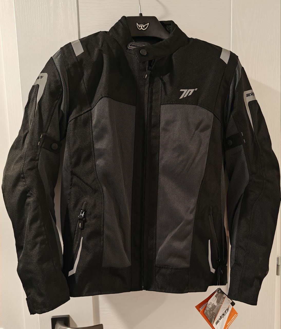 Moto striukes vyriskos ir moteriskos