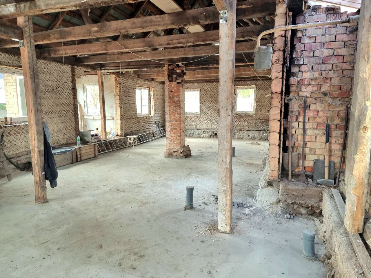 Parduodamas komercinis namas