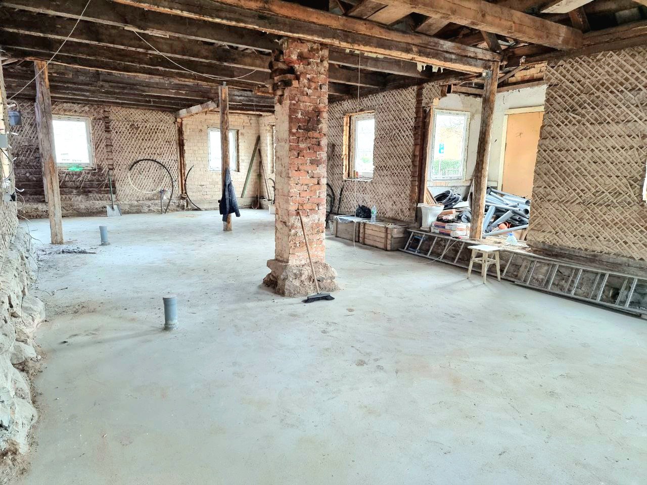 Parduodamas komercinis namas