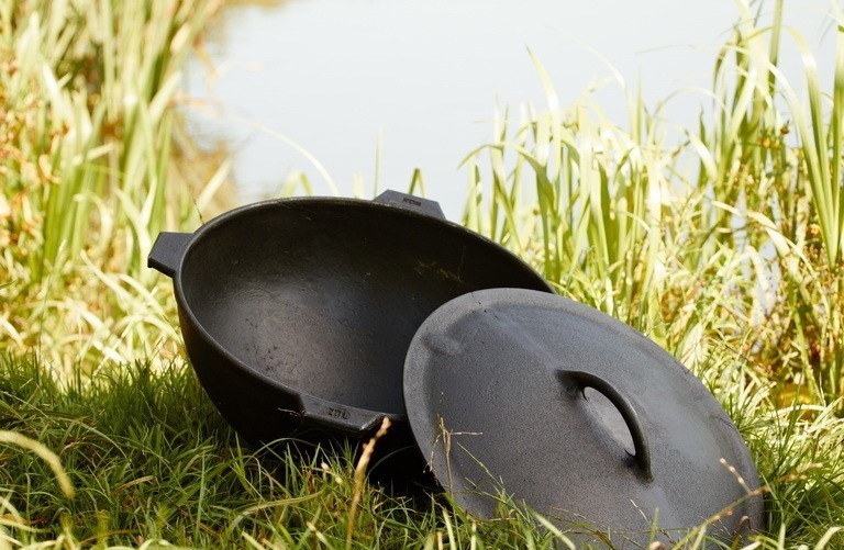 Ketaus kazanai, keptuvės, turistiniai katiliukai