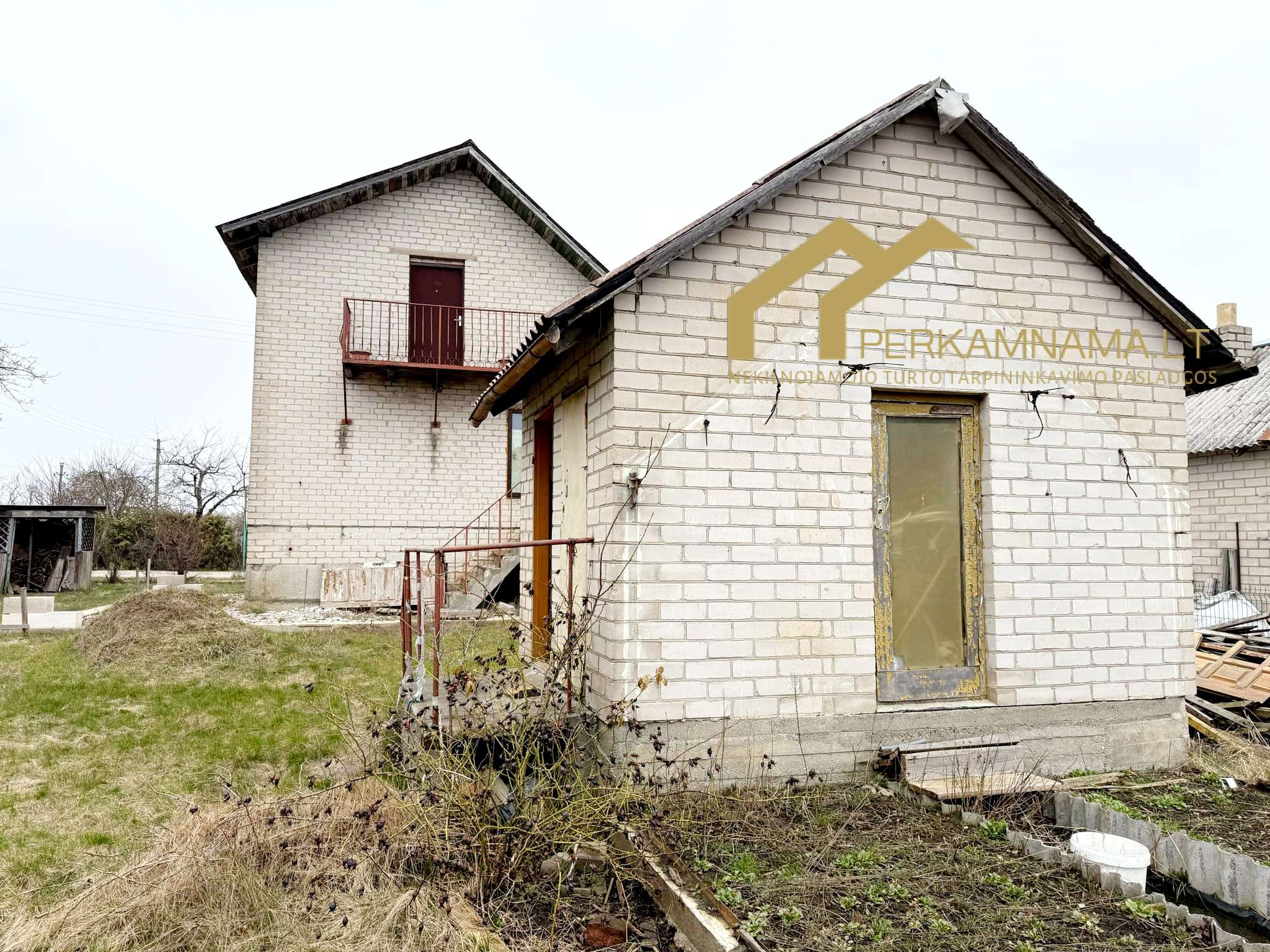 Parduodamas sodo namas su mansarda