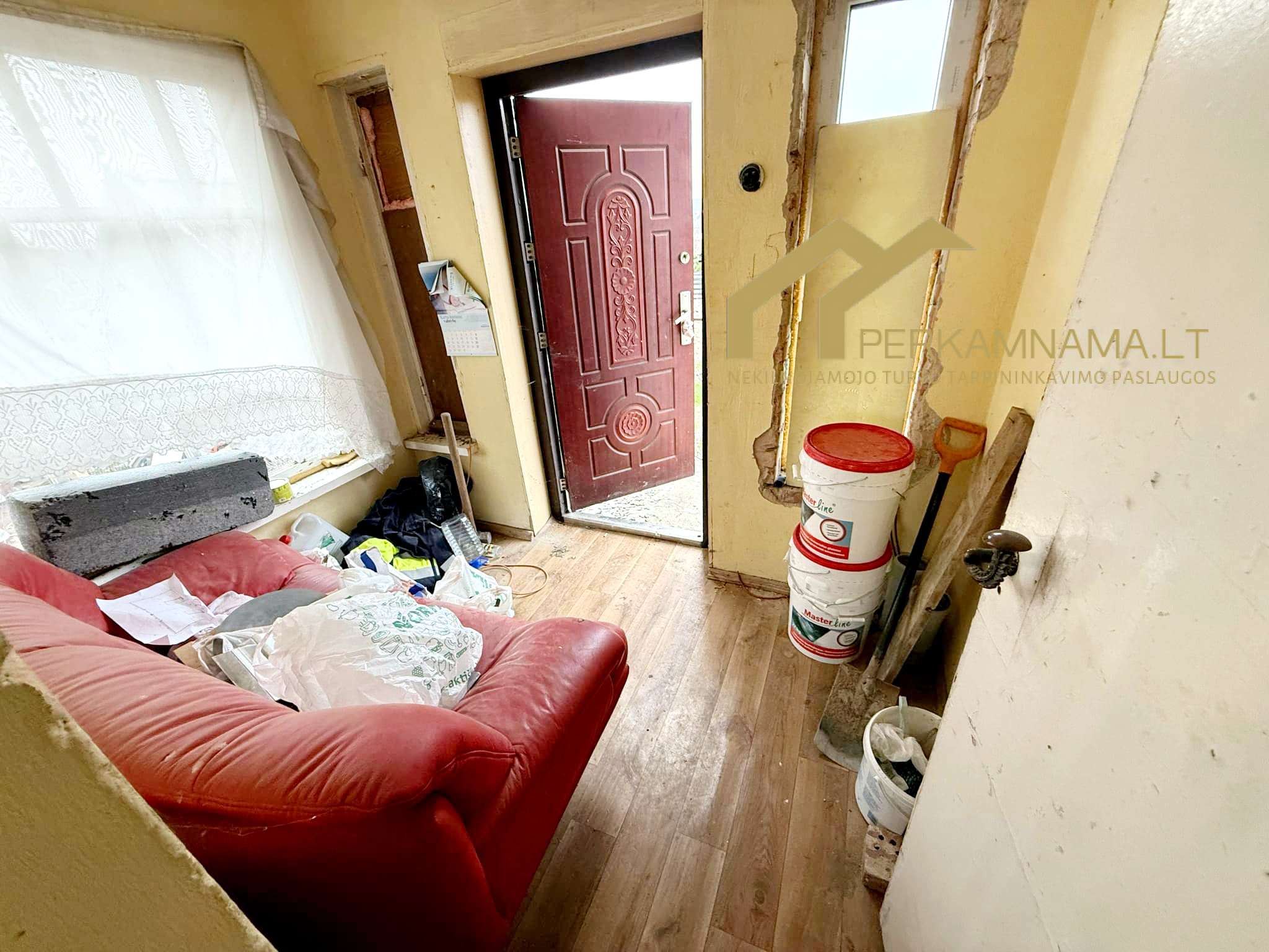 Parduodamas sodo namas su mansarda