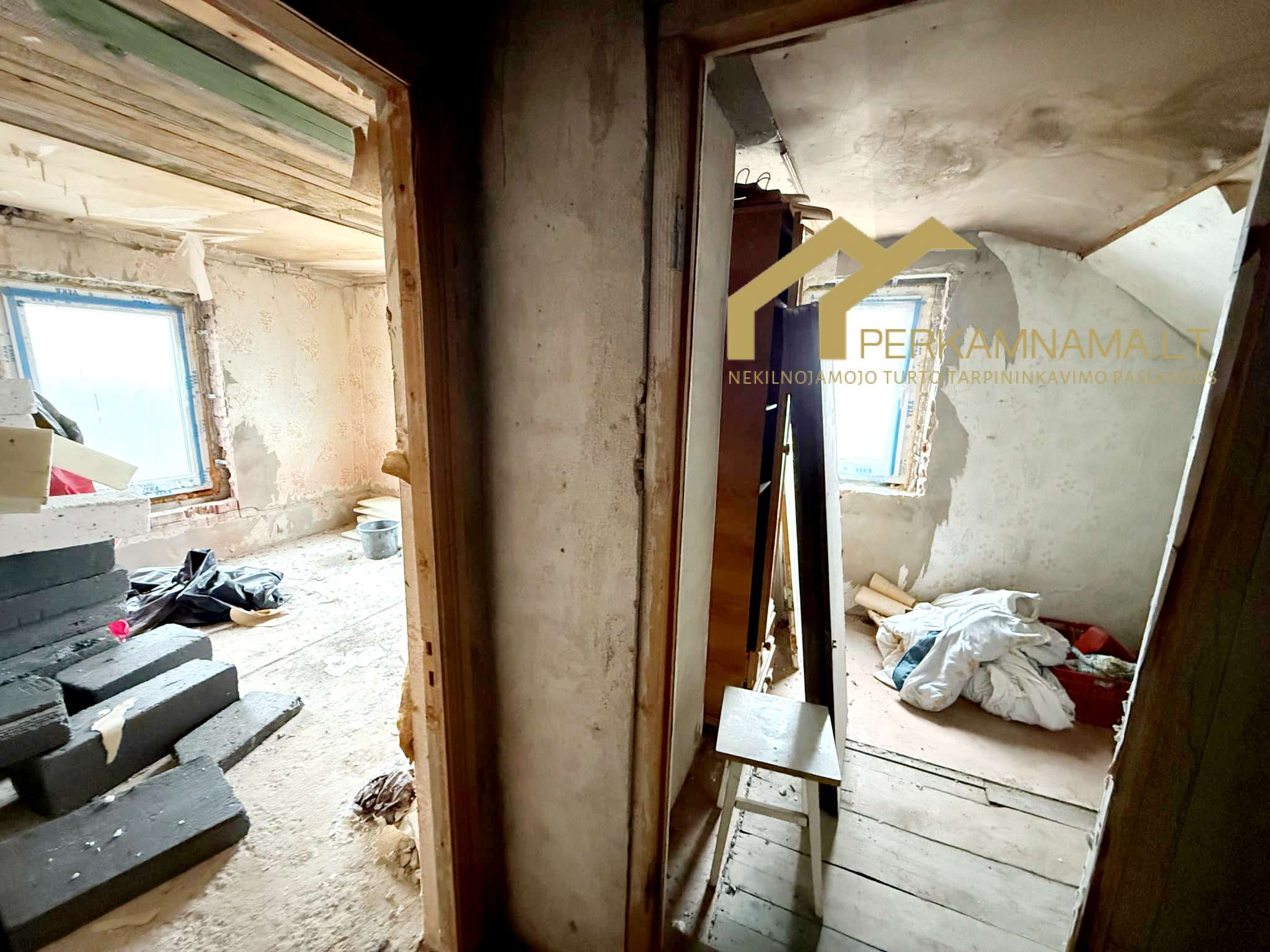 Parduodamas sodo namas su mansarda