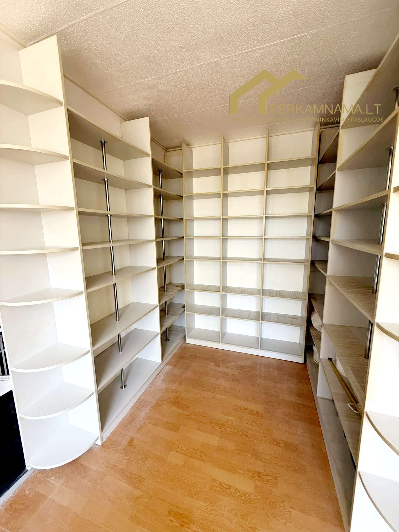 Parduodamas butas renovuotame name.