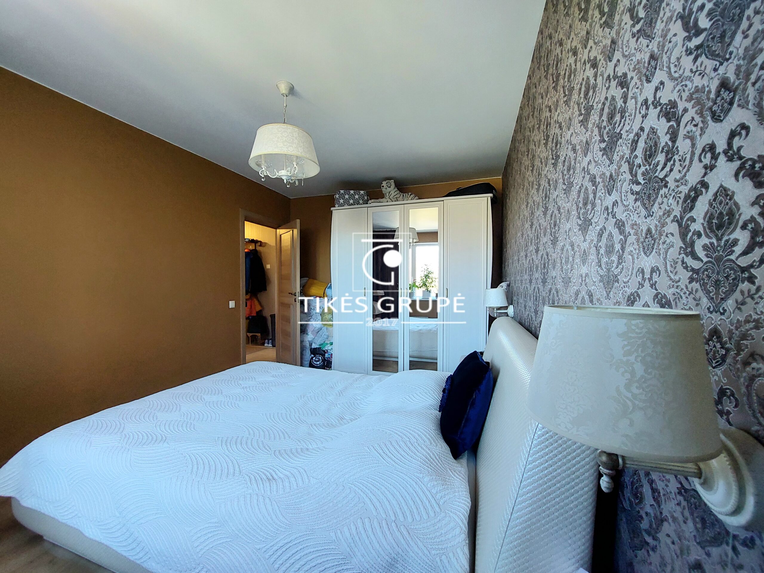 Geroje lokacijoje parduodamas 4 kambarių butas