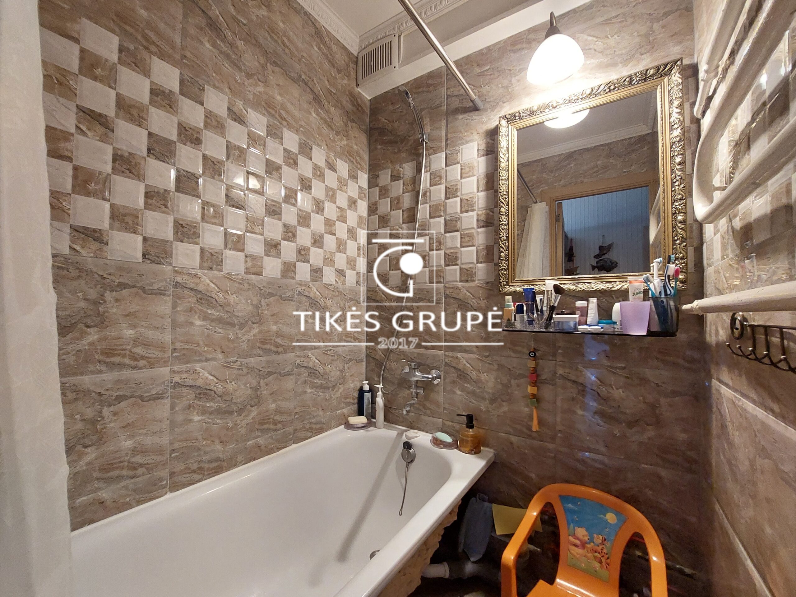 Geroje lokacijoje parduodamas 4 kambarių butas