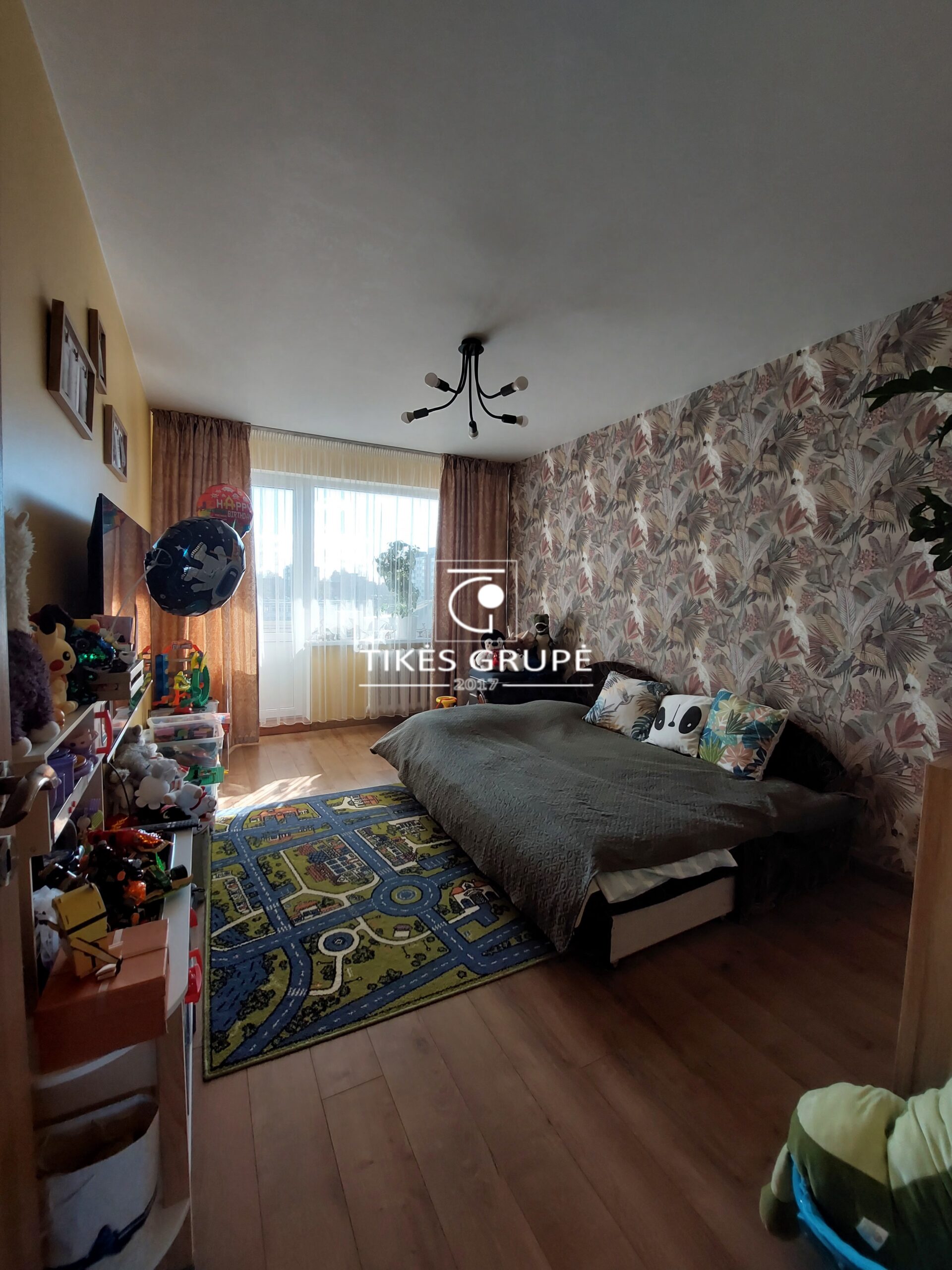 Geroje lokacijoje parduodamas 4 kambarių butas