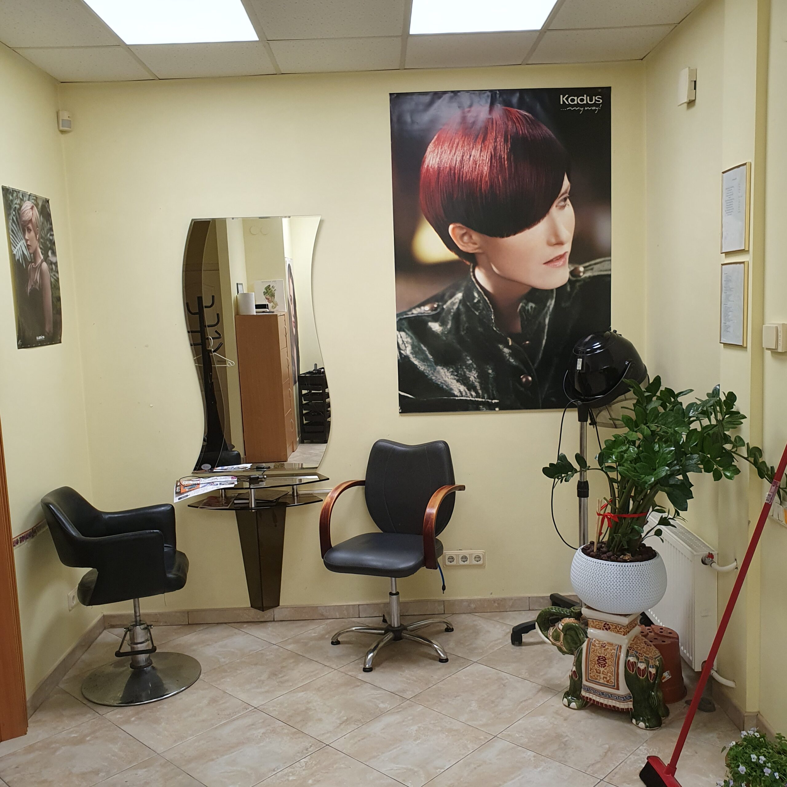 Parduodama sėkmingai veikianti kirpykla