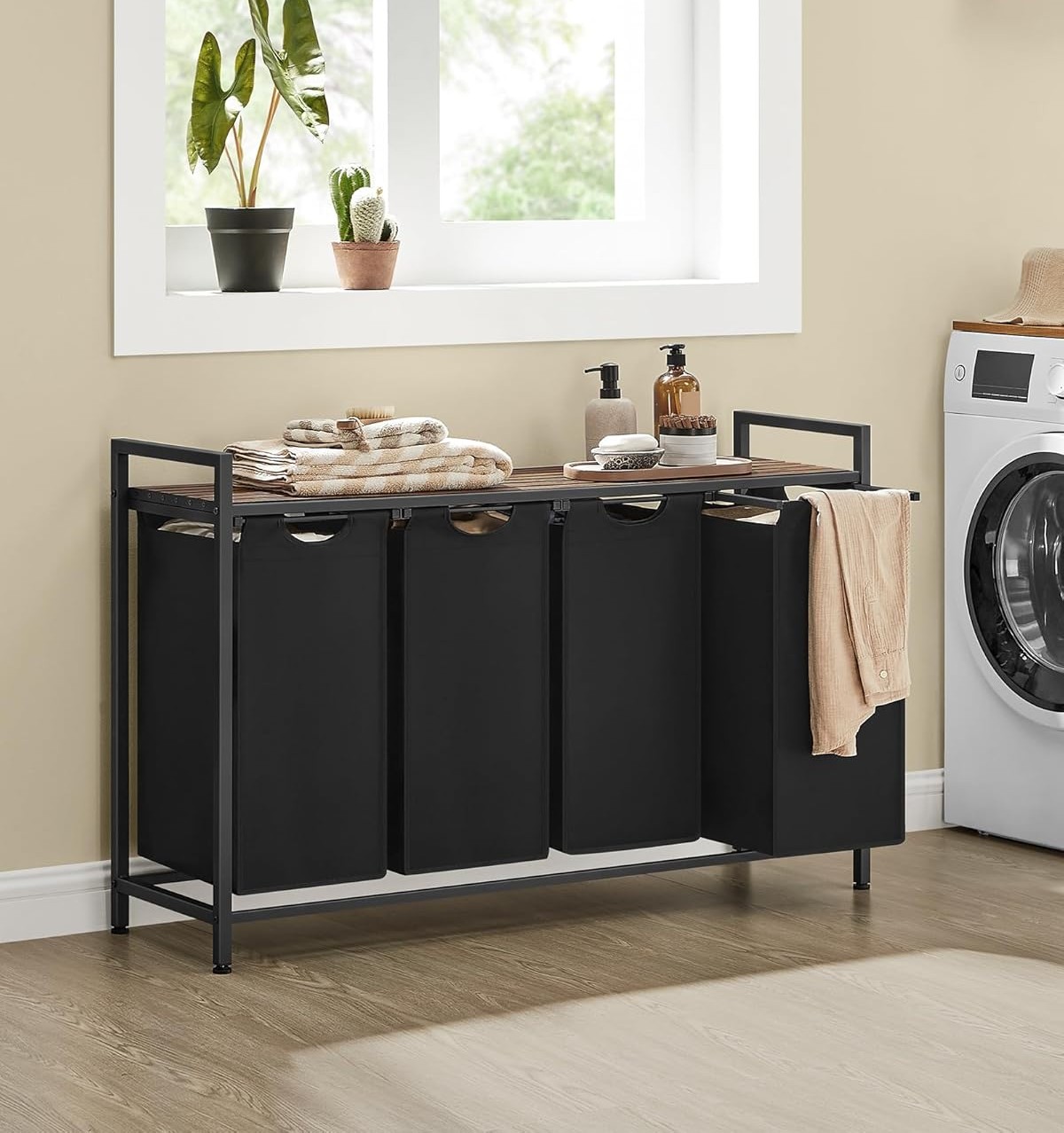 4 skyrių skalbinių laikymo lentyna, 4X40L.