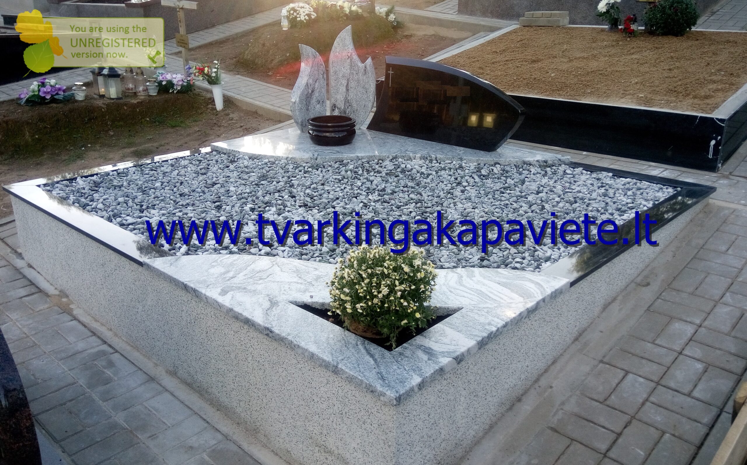 Kapaviečių įrengimas, tvarkymas, kapo dengimas plokštėmis, paminklai