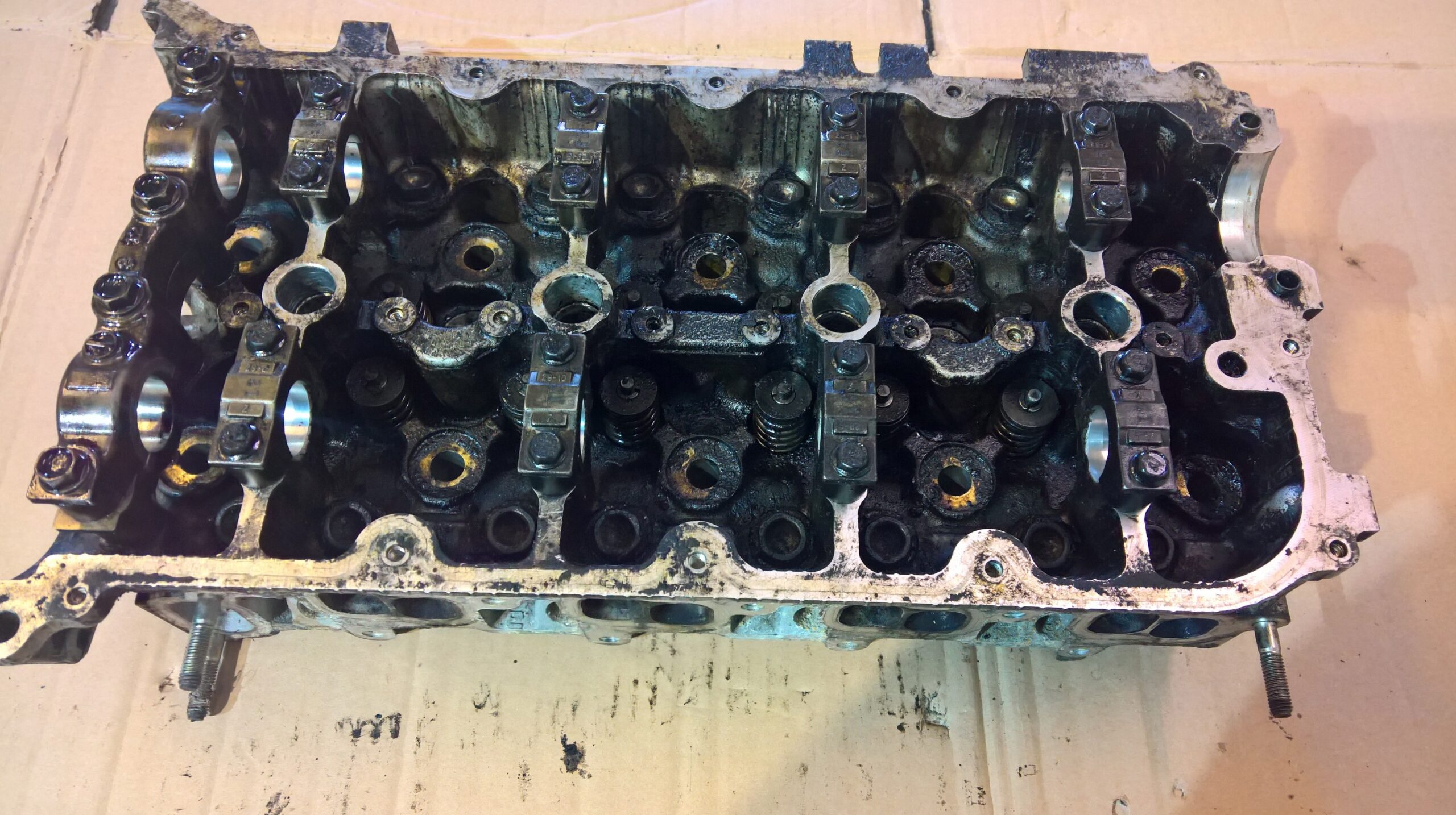 Mazda variklis dalimis.R2AA