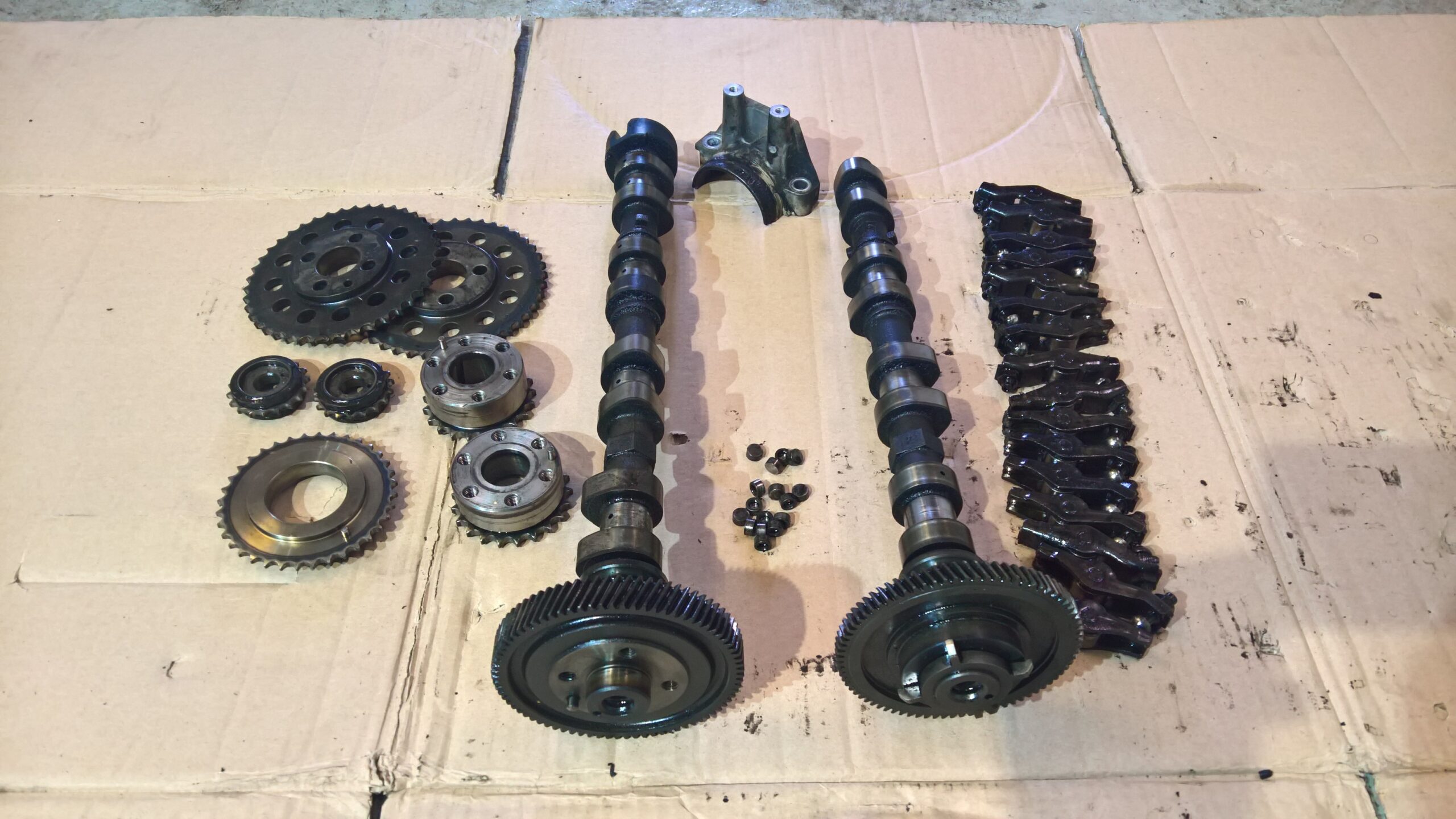 Mazda variklis dalimis.R2AA