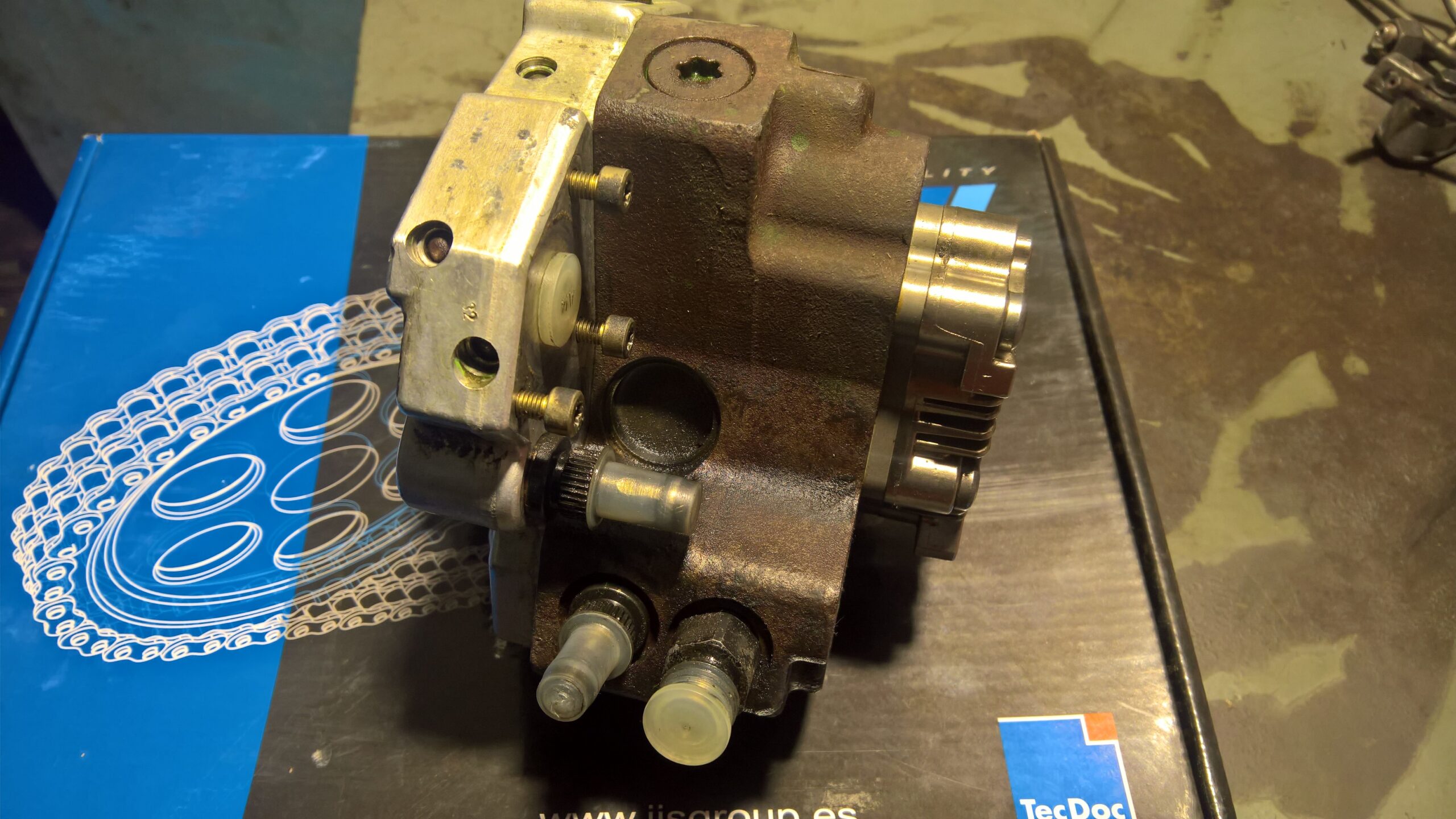 Kuro siurblys Volvo-S60,S80,V70,XC70. 0445010043