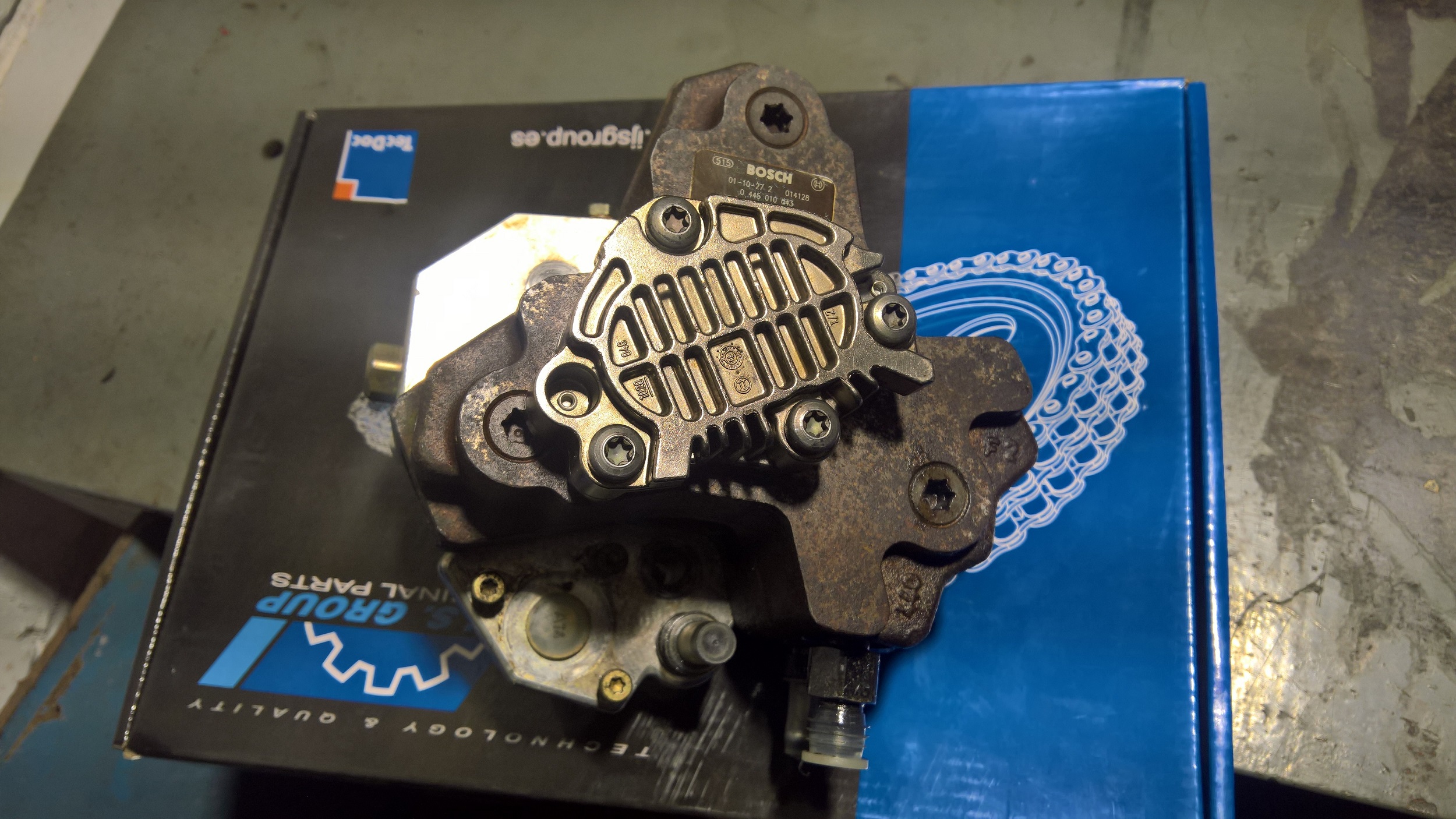 Kuro siurblys Volvo-S60,S80,V70,XC70. 0445010043