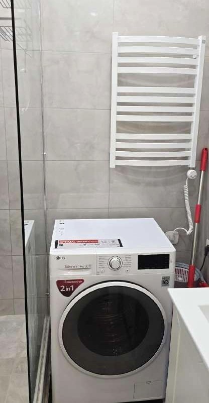 Nepraleiskite progos! Pačiame Klaipėdos centre, pardodamas 2 kambarių butas, 37 kv. m., 1a/3. Aukštas kaip pusantrinis.