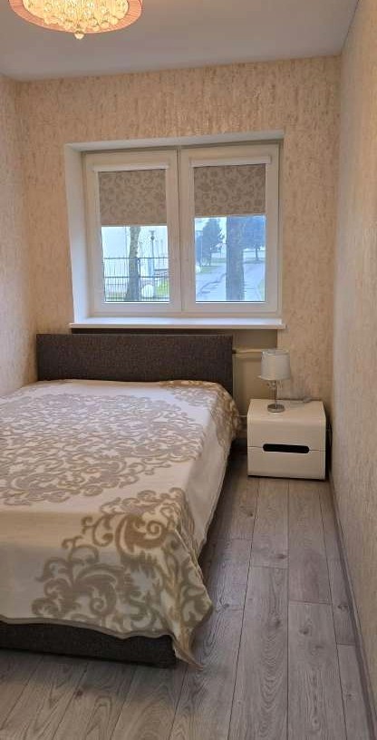 Nepraleiskite progos! Pačiame Klaipėdos centre, pardodamas 2 kambarių butas, 37 kv. m., 1a/3. Aukštas kaip pusantrinis.