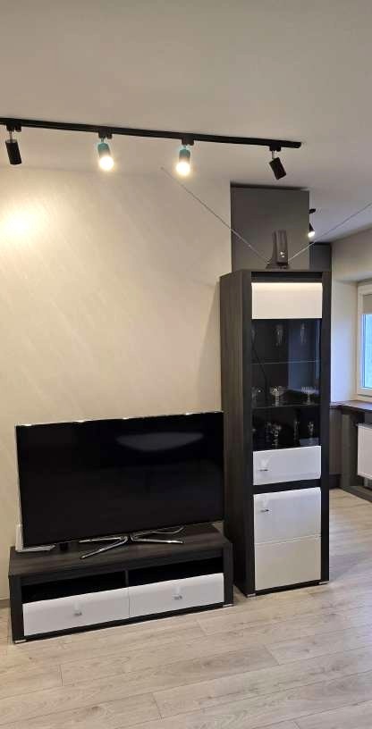 Nepraleiskite progos! Pačiame Klaipėdos centre, pardodamas 2 kambarių butas, 37 kv. m., 1a/3. Aukštas kaip pusantrinis.