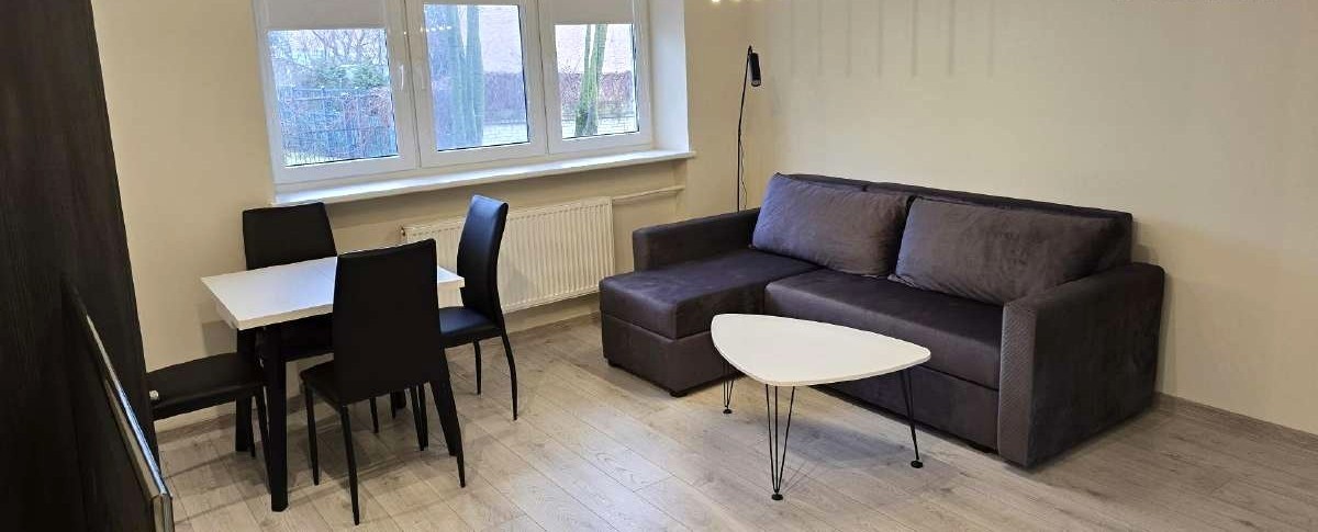 Nepraleiskite progos! Pačiame Klaipėdos centre, pardodamas 2 kambarių butas, 37 kv. m., 1a/3. Aukštas kaip pusantrinis.