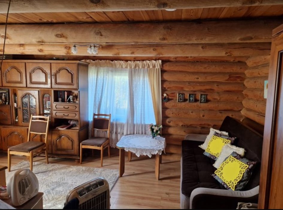 Parduodamas rąstinis namas su mansarda