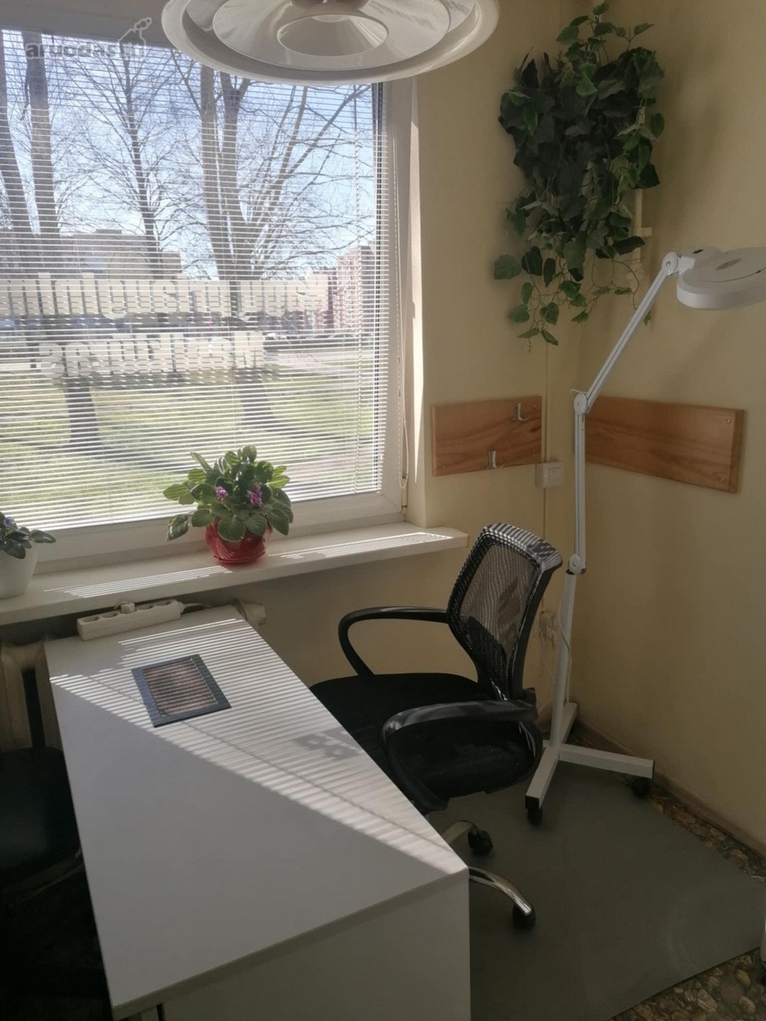 Parduodama veikianti kirpykla