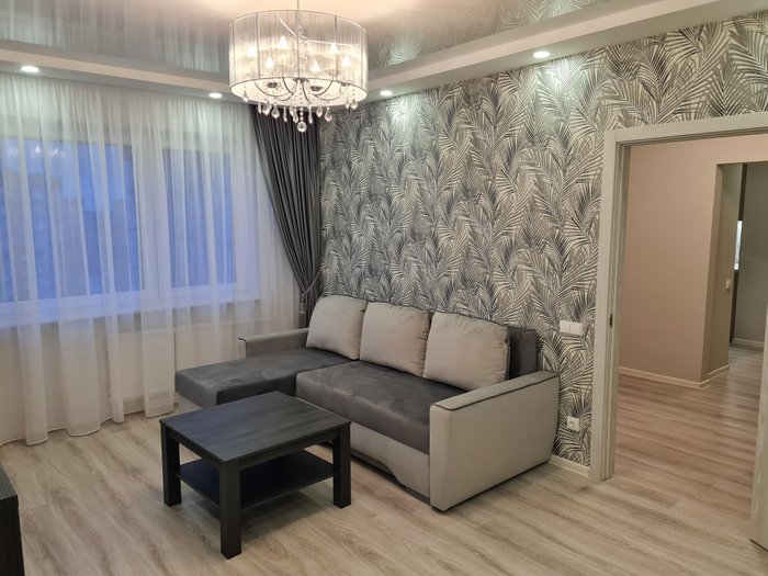 Parduodamas po remonto 2 kambarių butas su holu