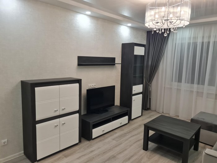 Parduodamas po remonto 2 kambarių butas su holu