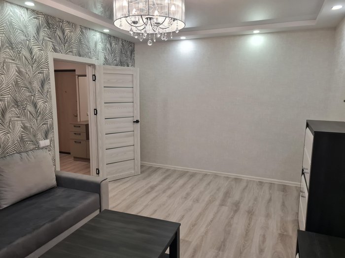 Parduodamas po remonto 2 kambarių butas su holu