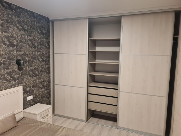 Parduodamas po remonto 2 kambarių butas su holu